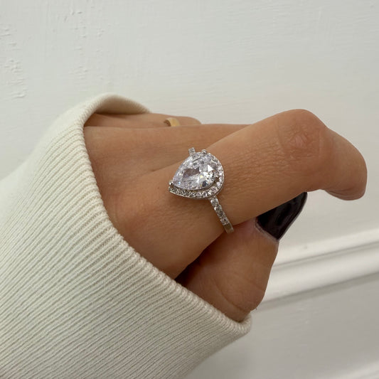 Anello goccia diamante