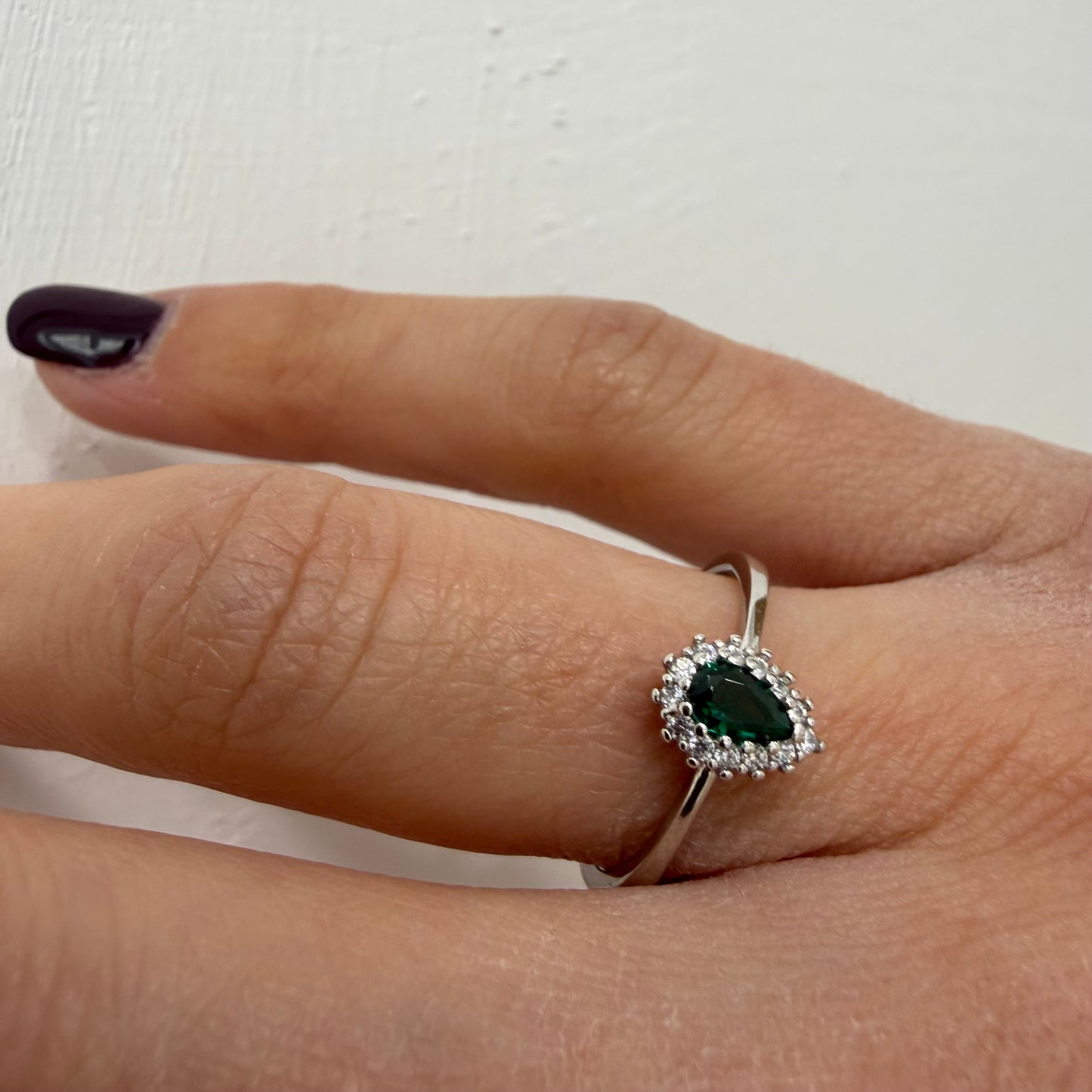 Anello goccia smeraldo