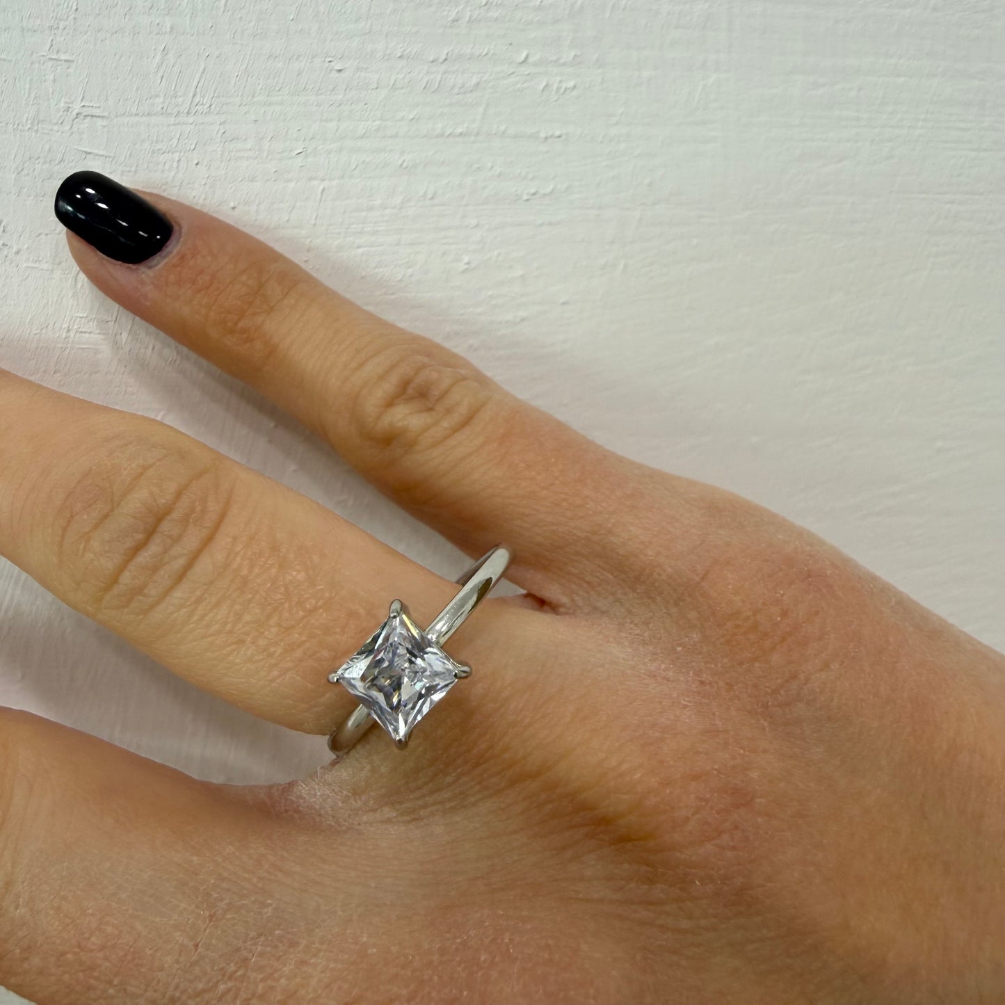 Anello solitario quadrato