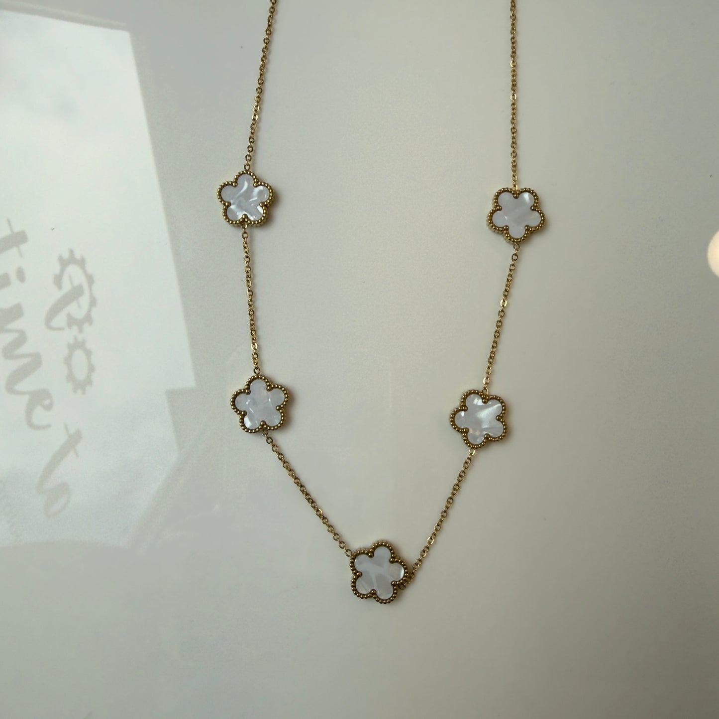 Collana fiori bianchi