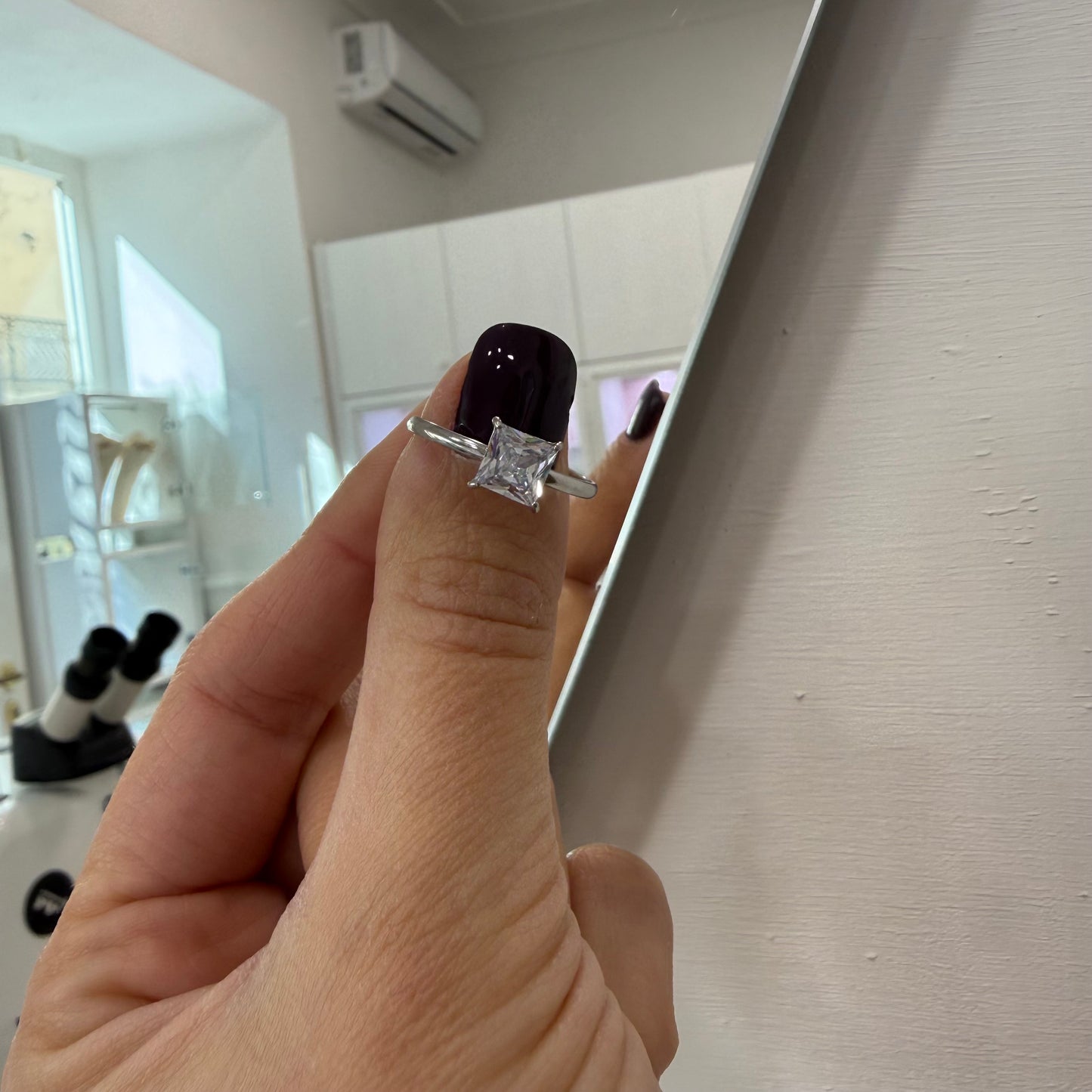 Anello solitario quadrato